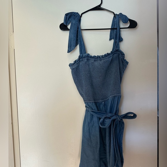 EUC ALICE + OLIVIA SOLD OUT ROZ SMOCKED CHAMBRAY ROMPER SZ 10 - Picture 6 of 10